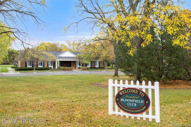 635 E Fox Hills Drive 41, Bloomfield Hills, MI 48304