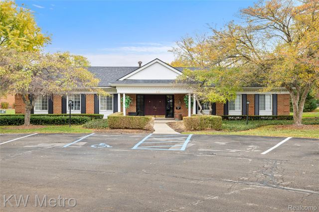 635 E Fox Hills Drive 41, Bloomfield Hills, MI 48304