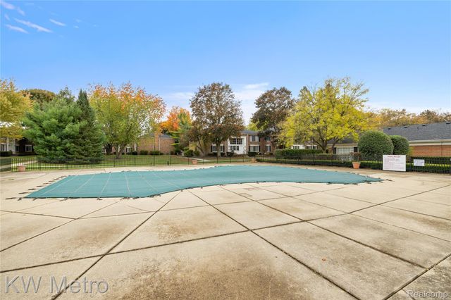 635 E Fox Hills Drive 41, Bloomfield Hills, MI 48304