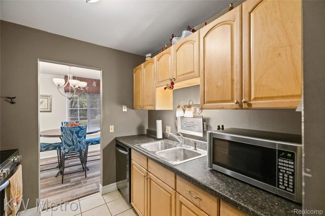 635 E Fox Hills Drive 41, Bloomfield Hills, MI 48304