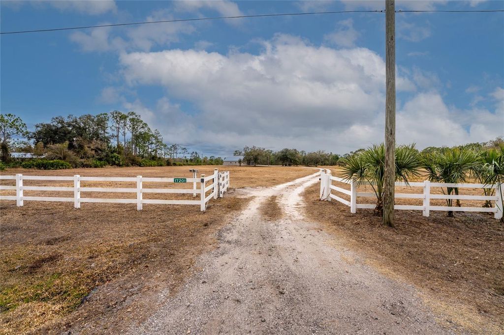 Image 3 of property listing at 17201 PRAIRIE CREEK BOULEVARD, Punta Gorda, FL 33982