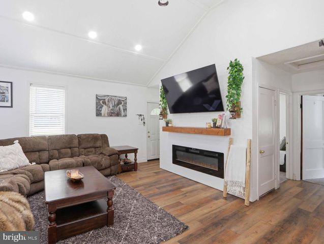 8829 FORT SMALLWOOD RD, Pasadena, MD 21122