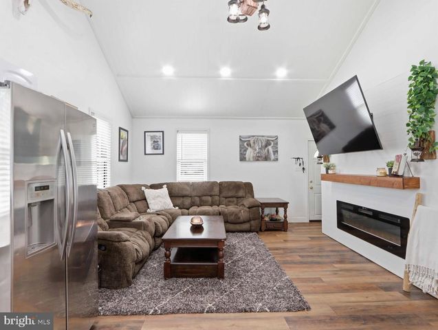 8829 FORT SMALLWOOD RD, Pasadena, MD 21122