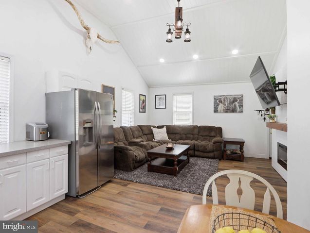 8829 FORT SMALLWOOD RD, Pasadena, MD 21122