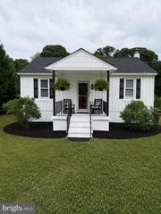 8829 FORT SMALLWOOD RD, Pasadena, MD 21122
