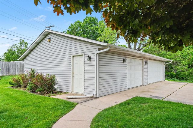 1212 Echo Drive, South Bend, IN 46614