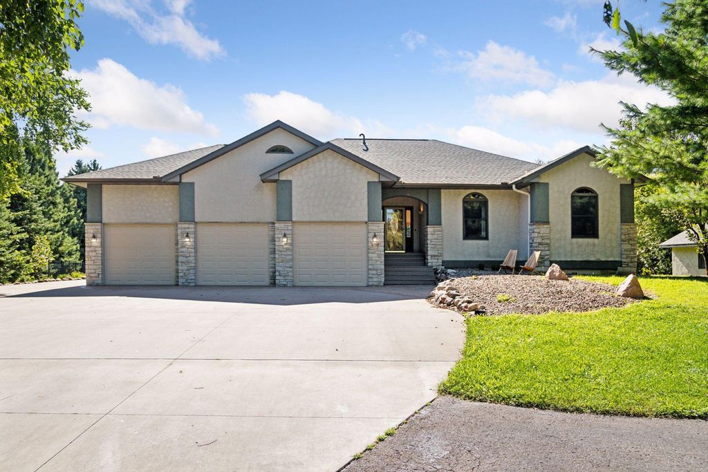 2780 Overlook Lane N, West Lakeland Twp, MN 55082
