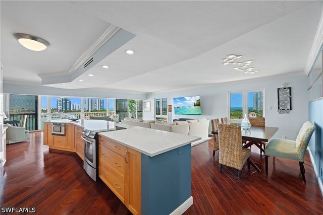 250 Park Shore DR 803, Naples, FL 34103