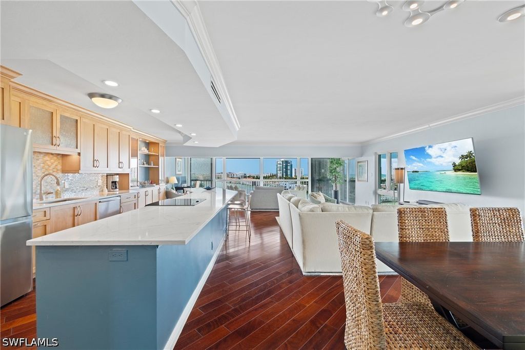 250 Park Shore DR 803, Naples, FL 34103