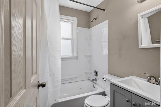 636 Science Hill Drive, St Louis, MO 63137
