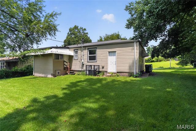 636 Science Hill Drive, St Louis, MO 63137