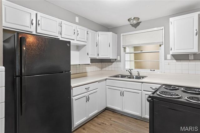636 Science Hill Drive, St Louis, MO 63137
