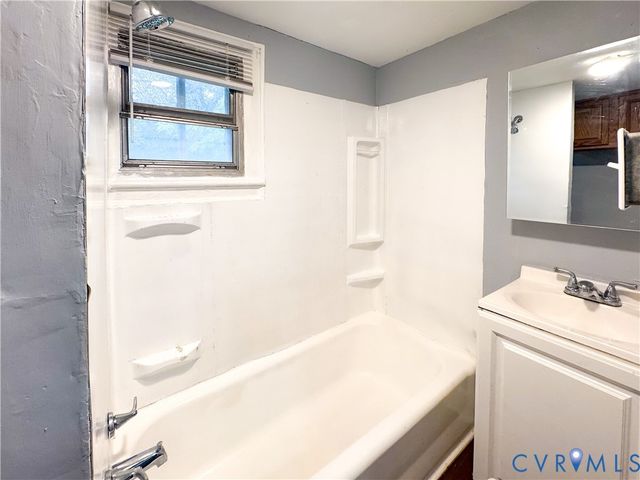 414 St Luke St, Petersburg, VA 23803