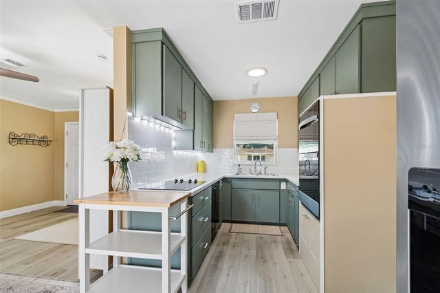 3601 YARDLEY AVENUE N, St Petersburg, FL 33713