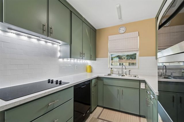 3601 YARDLEY AVENUE N, St Petersburg, FL 33713