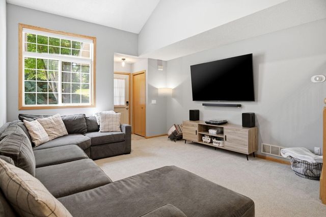 8854 Spring Lane, Woodbury, MN 55125