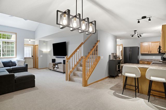 8854 Spring Lane, Woodbury, MN 55125