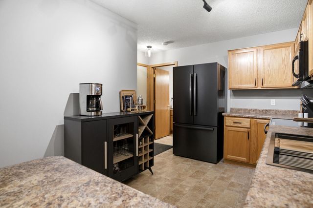 8854 Spring Lane, Woodbury, MN 55125