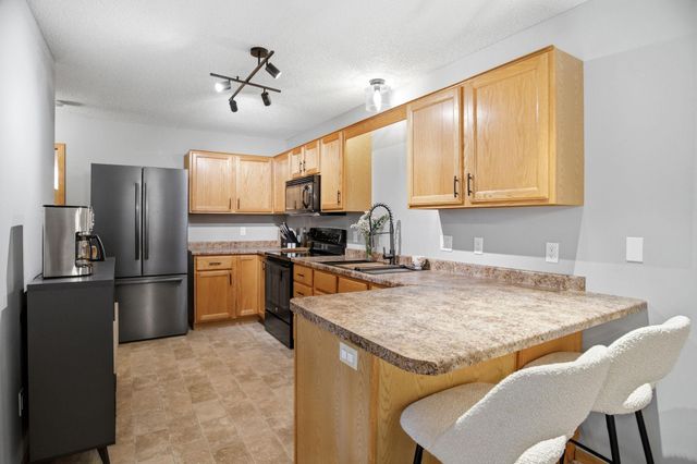 8854 Spring Lane, Woodbury, MN 55125