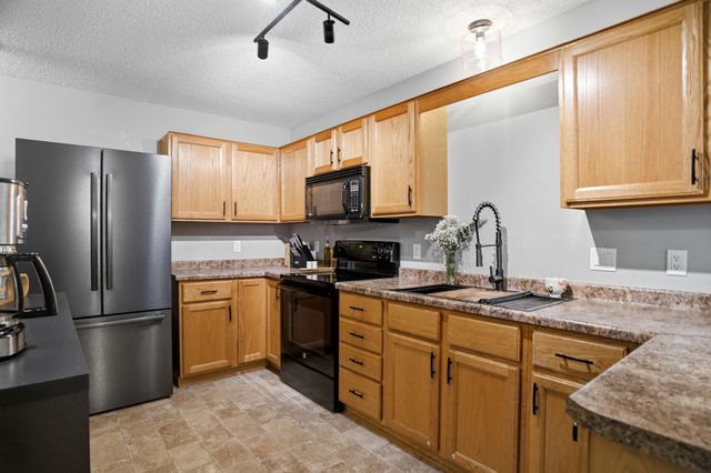 8854 Spring Lane, Woodbury, MN 55125