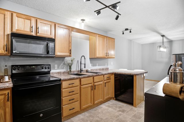 8854 Spring Lane, Woodbury, MN 55125