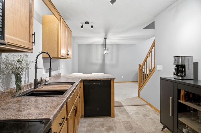 8854 Spring Lane, Woodbury, MN 55125