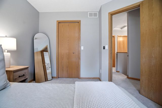 8854 Spring Lane, Woodbury, MN 55125
