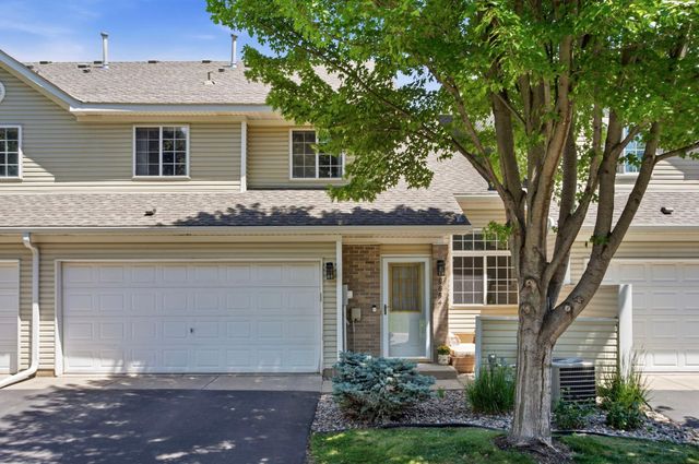 8854 Spring Lane, Woodbury, MN 55125