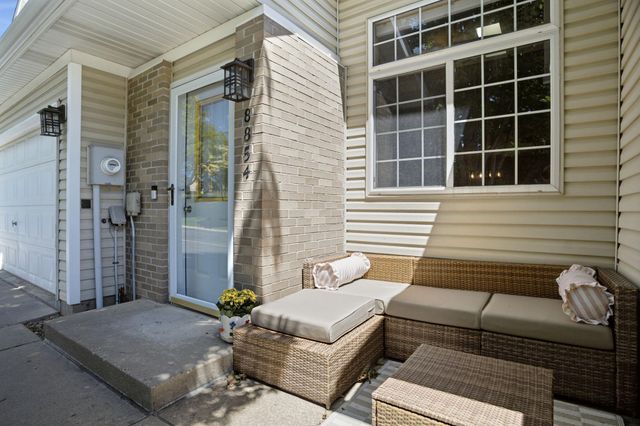8854 Spring Lane, Woodbury, MN 55125