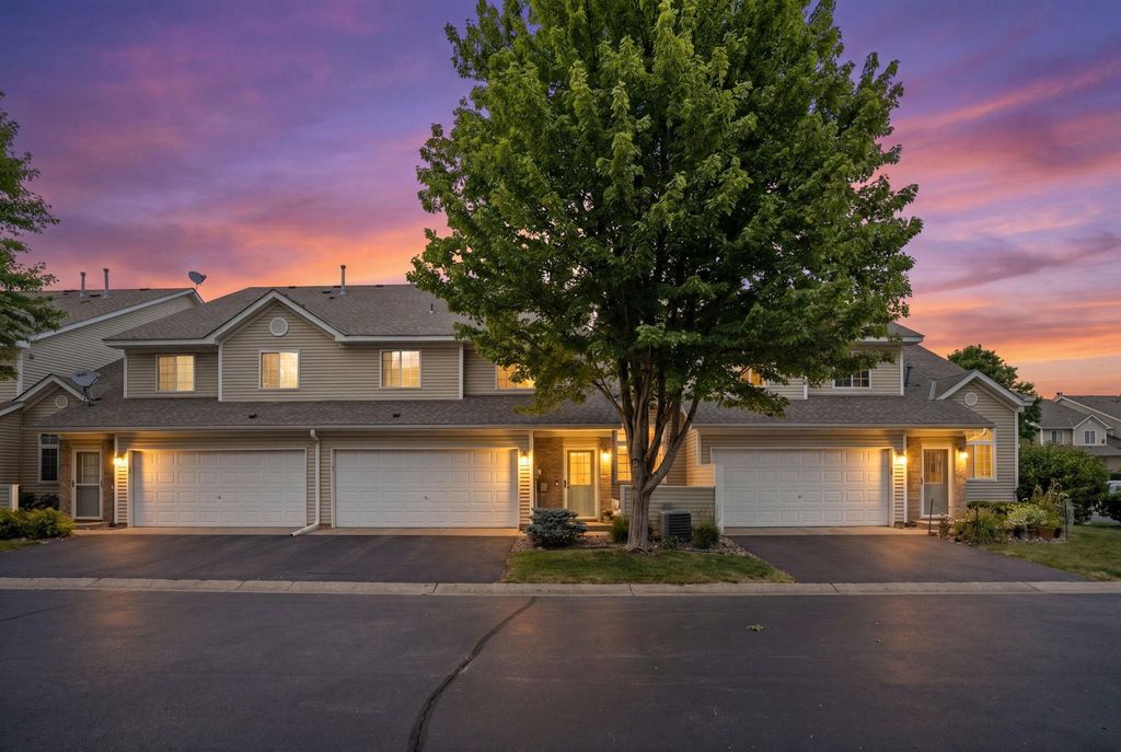 8854 Spring Lane, Woodbury, MN 55125