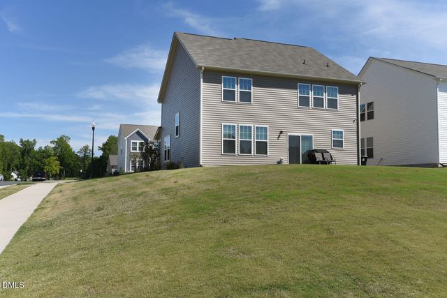 900 Channel Drop Loop, Zebulon, NC 27597