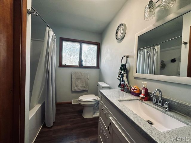 515 W James Boulevard, St James, MO 65559