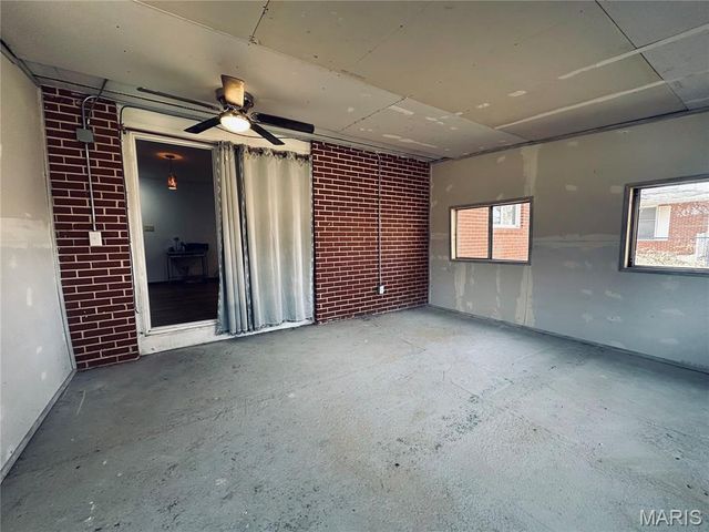 515 W James Boulevard, St James, MO 65559