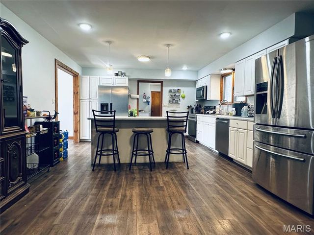 515 W James Boulevard, St James, MO 65559