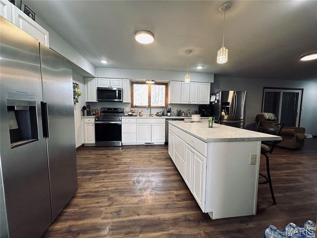 515 W James Boulevard, St James, MO 65559