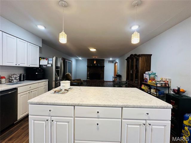 515 W James Boulevard, St James, MO 65559