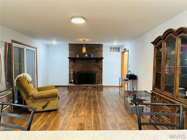 515 W James Boulevard, St James, MO 65559