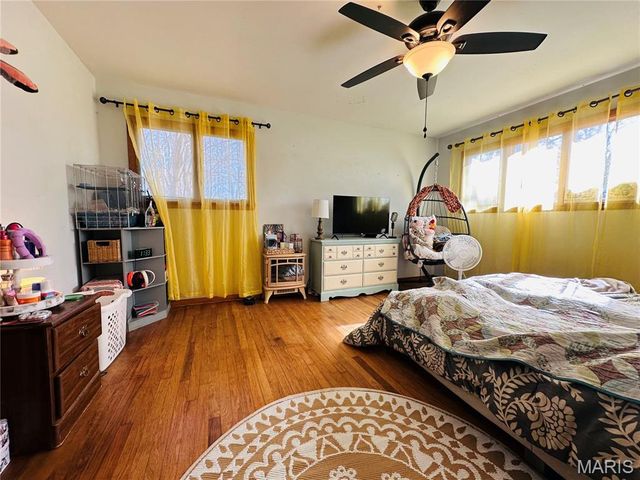 515 W James Boulevard, St James, MO 65559