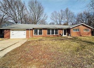 515 W James Boulevard, St James, MO 65559