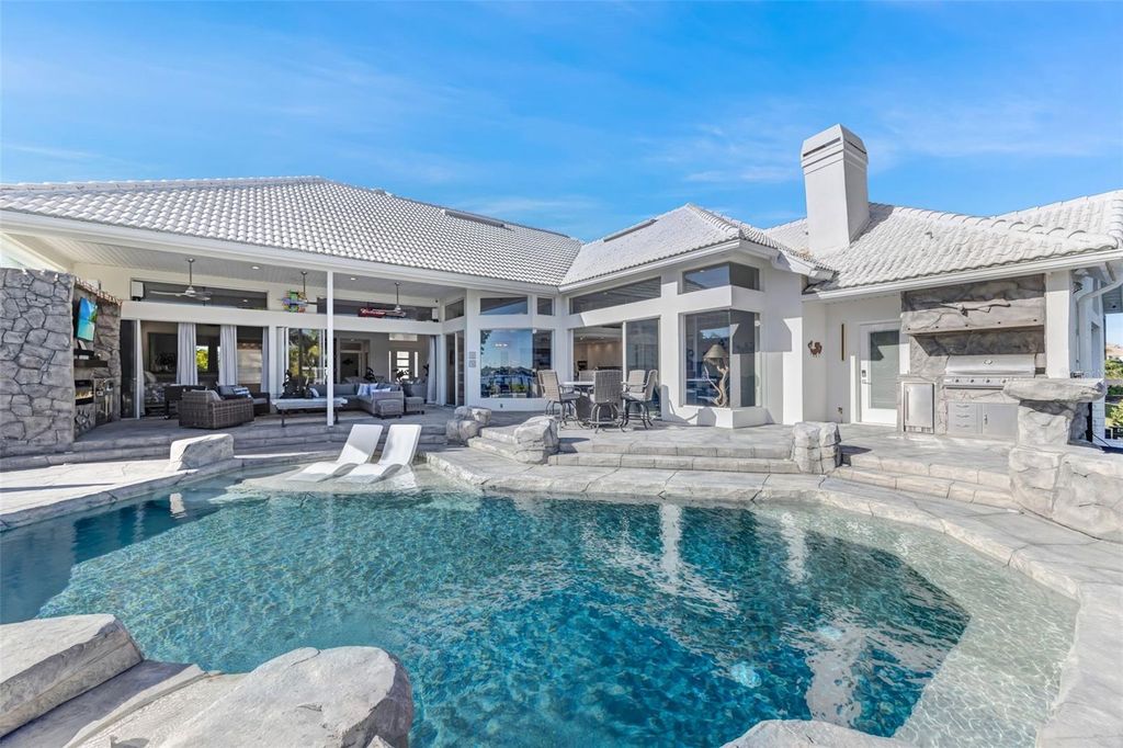 Image 2 of property listing at 1307 ALHAMBRA DRIVE, Apollo Beach, FL 33572