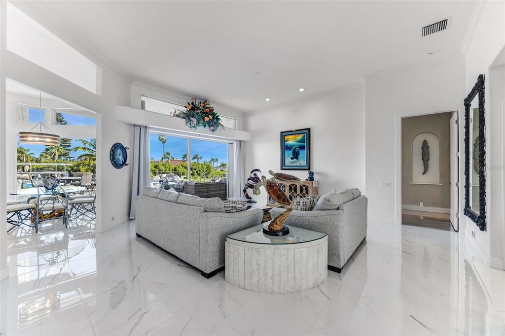 Image 11 of property listing at 1307 ALHAMBRA DRIVE, Apollo Beach, FL 33572