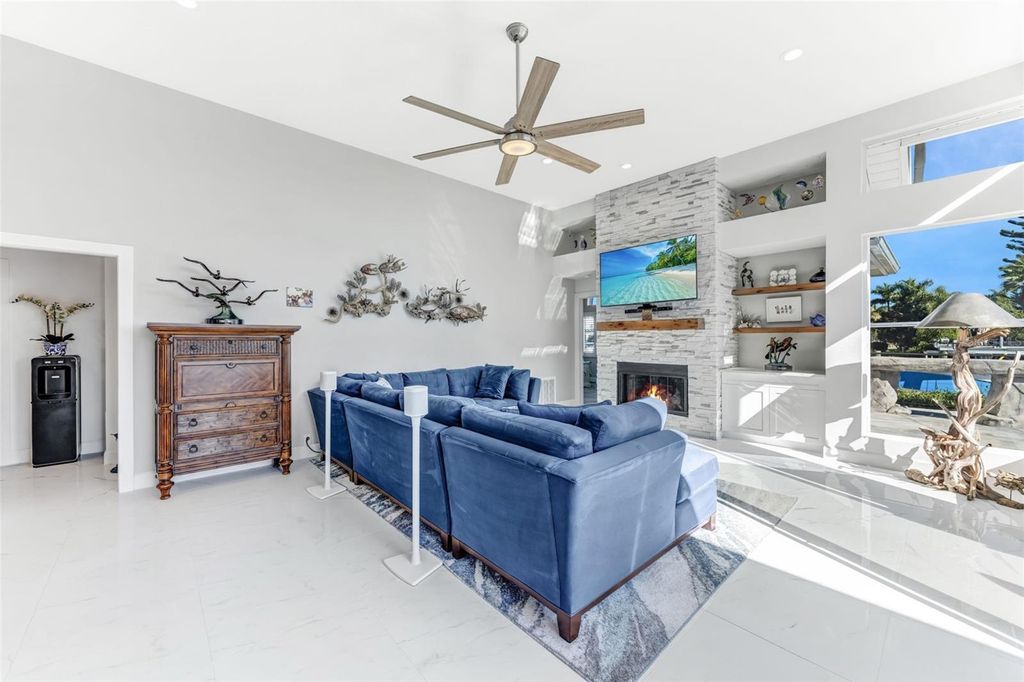 Image 20 of property listing at 1307 ALHAMBRA DRIVE, Apollo Beach, FL 33572