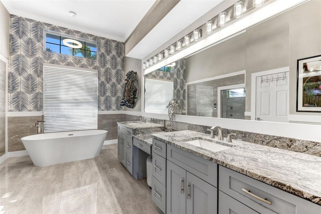 Image 25 of property listing at 1307 ALHAMBRA DRIVE, Apollo Beach, FL 33572