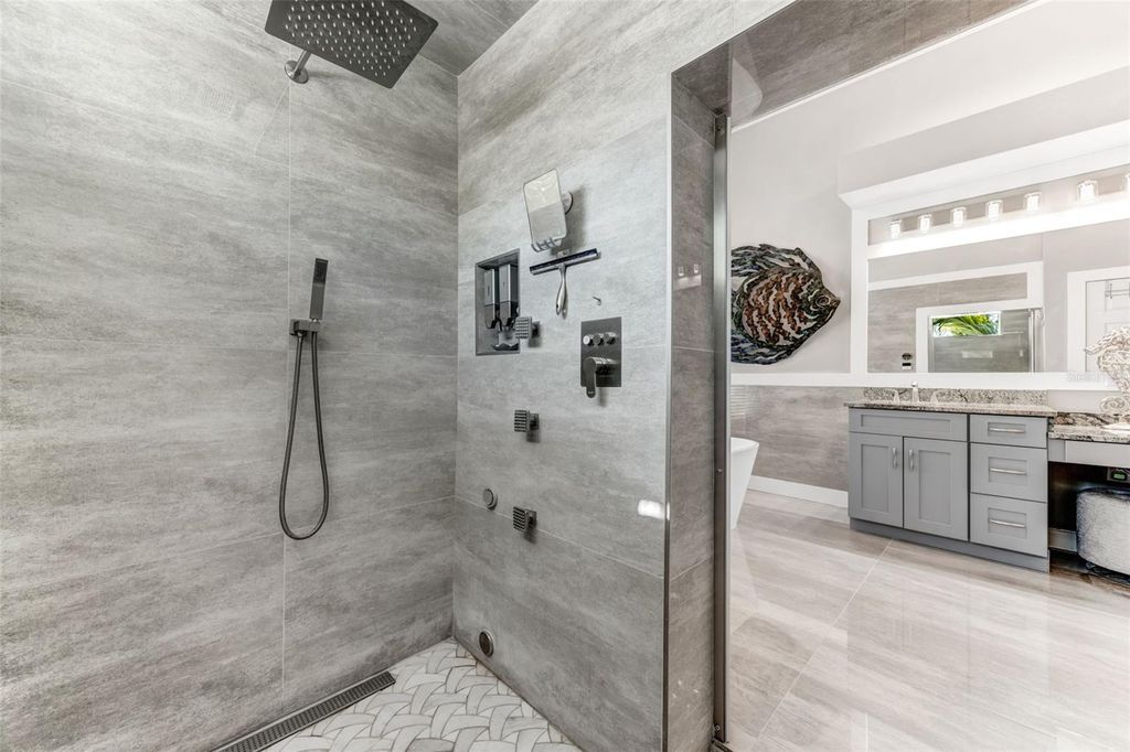 Image 27 of property listing at 1307 ALHAMBRA DRIVE, Apollo Beach, FL 33572