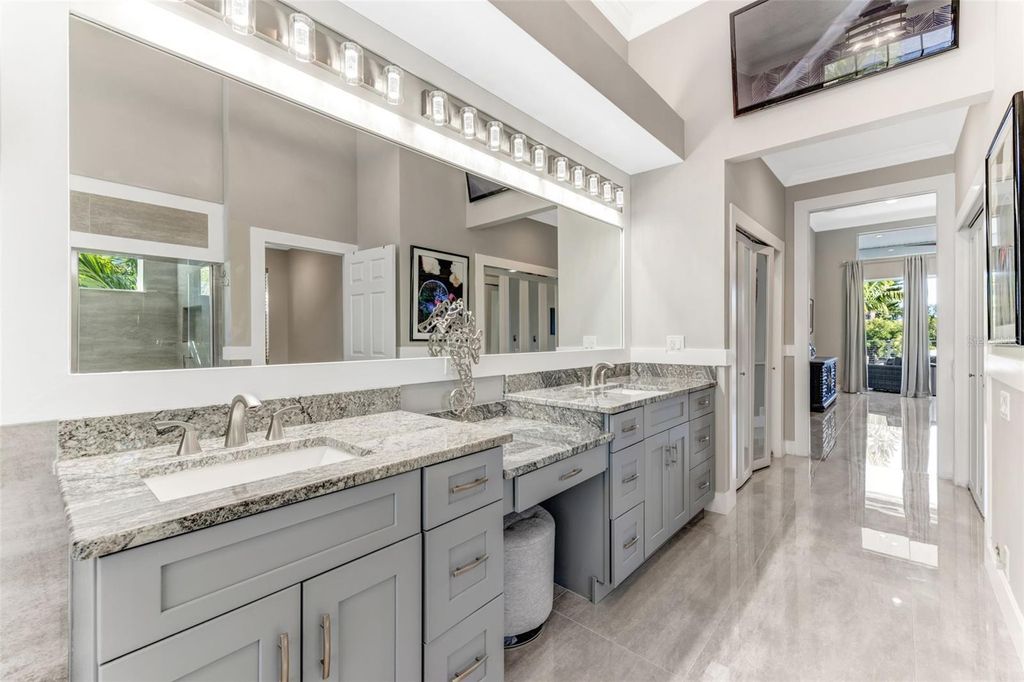 Image 28 of property listing at 1307 ALHAMBRA DRIVE, Apollo Beach, FL 33572