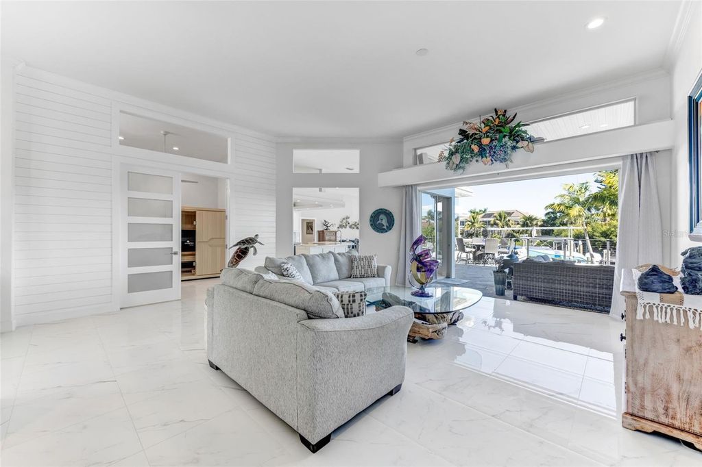 Image 33 of property listing at 1307 ALHAMBRA DRIVE, Apollo Beach, FL 33572