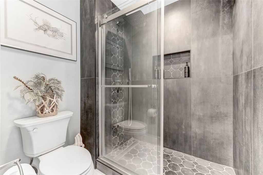 Image 38 of property listing at 1307 ALHAMBRA DRIVE, Apollo Beach, FL 33572