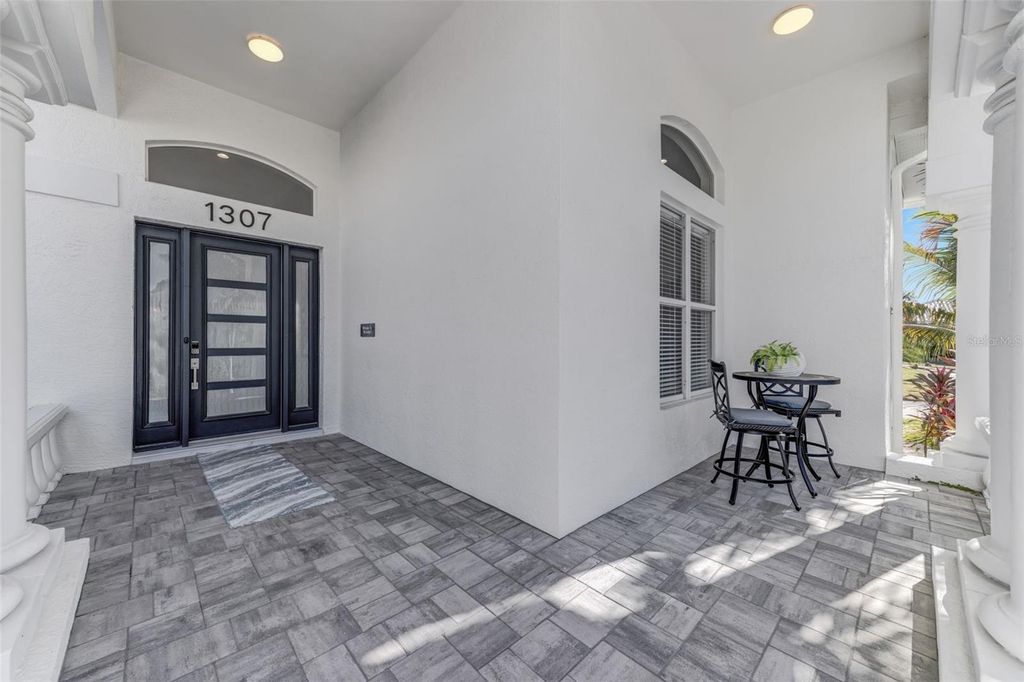 Image 9 of property listing at 1307 ALHAMBRA DRIVE, Apollo Beach, FL 33572