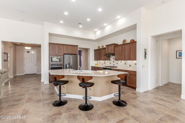 566 N Ramos Lane, Green Valley, AZ 85614