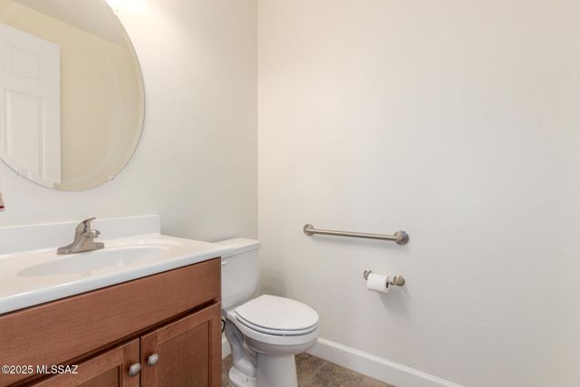 566 N Ramos Lane, Green Valley, AZ 85614